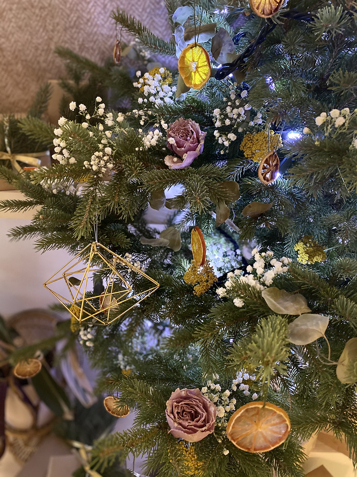 Dried Flower Christmas Tree Decoration Ideas